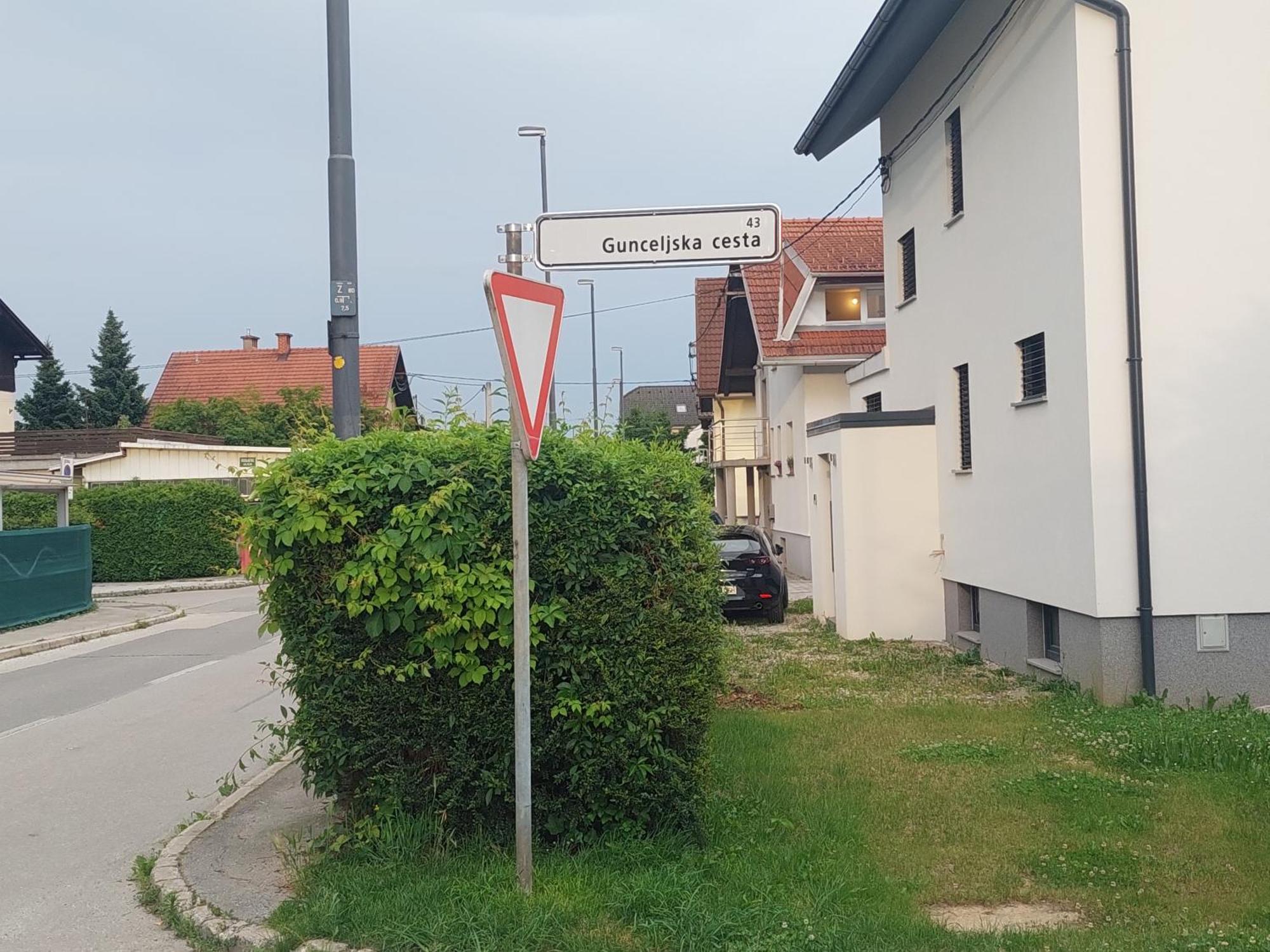 Jo-Ma Apartma - Safe Parking Lublana Zewnętrze zdjęcie